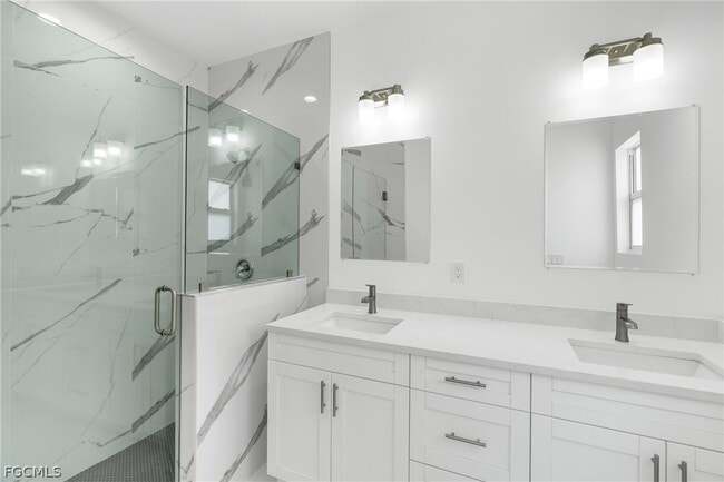 Photo - 724 Lamar St E