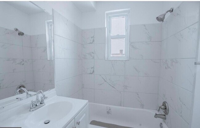 Photo - 32 Varnum St NE