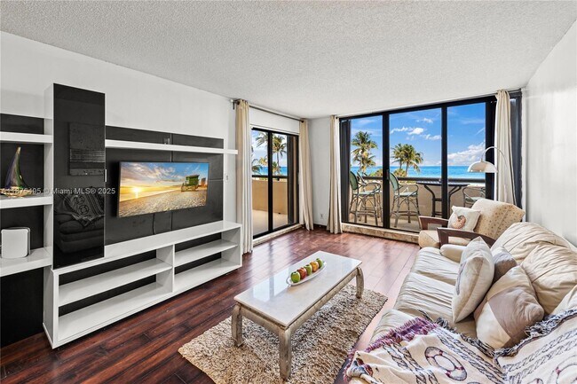 Photo - 2555 Collins Ave Unidad 403