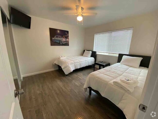 Building Photo - 1256 Tiegen Dr Unit 3 Rental