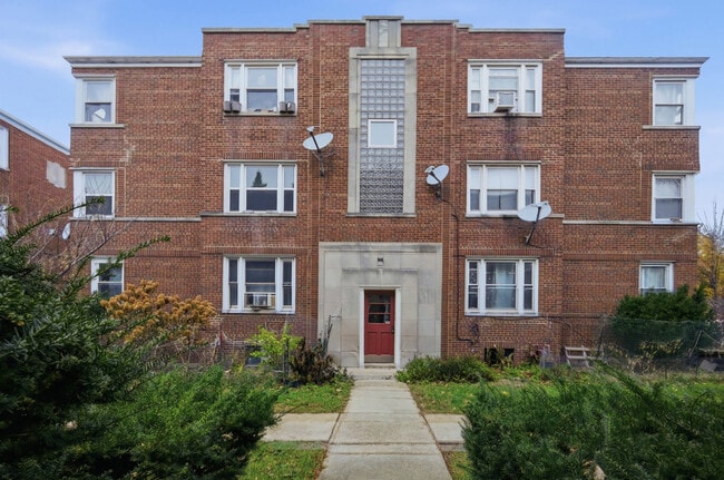 Building Photo - 7524 N Ridge Blvd Unit 2W