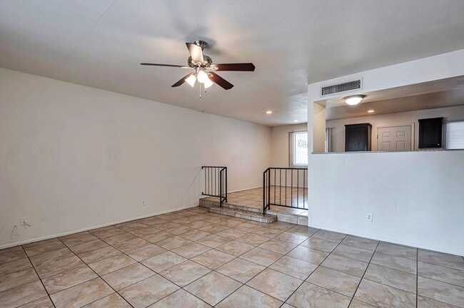 Photo - 1025 E Manhatton Dr