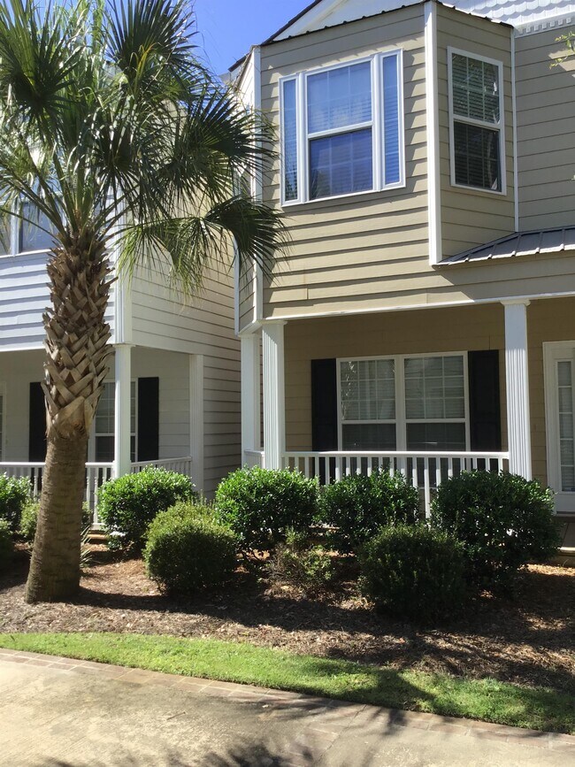 Photo - 408 Bradwell St