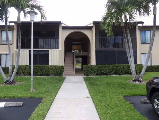 623 Sea Pine Way Unidad D2