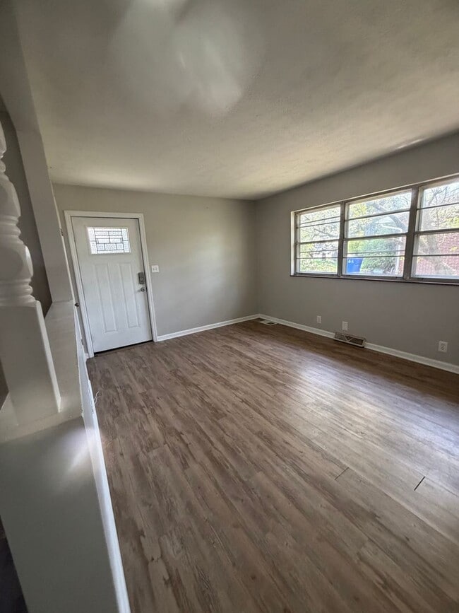 Photo - Alcoa City services and Schools 3 bedroom  home. call Debra Johnson 865-591-8281