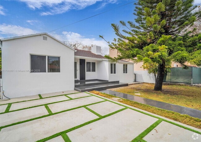 Building Photo - 4112 SW 9th Terrace Rental