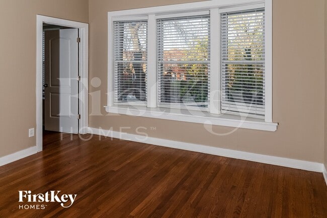 Photo - 3916 N Sawyer Ave