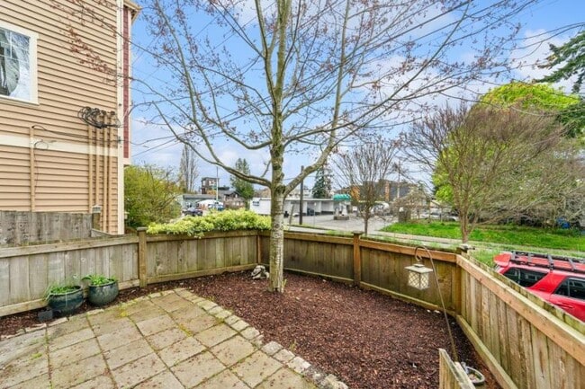 Photo - 3 bedroom in Seattle WA 98117