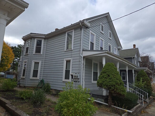 552 E King St Unit 552 1