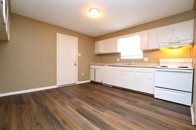 Photo - 1716 Charlton St