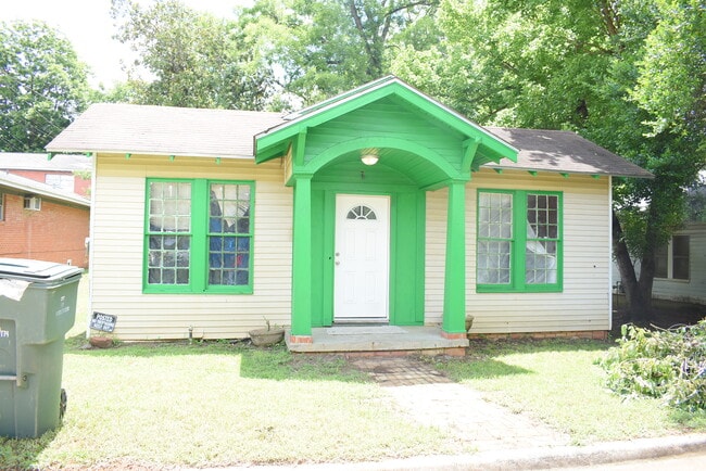 Photo - 305 S Church St Casa