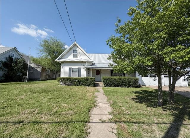 Photo - 411 E Avenue G