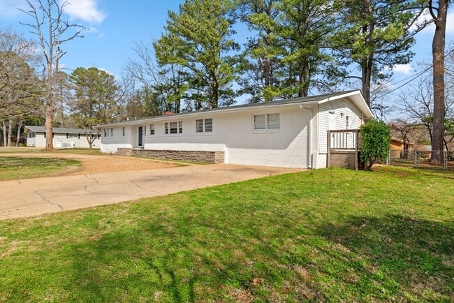 Building Photo - 8009 Whitesburg Dr Rental