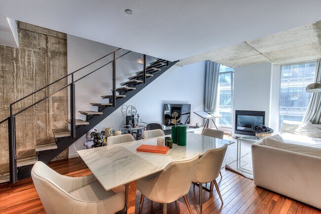 Photo - 445 Av. Viger O Unit 907
