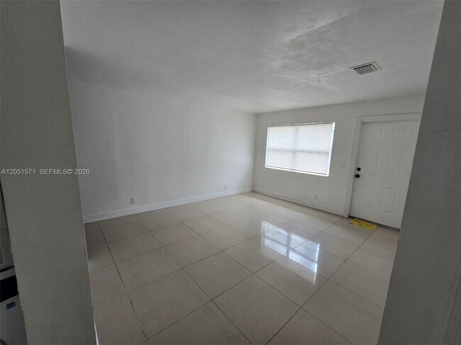 Photo - 4151 SW 19th St Unit 2