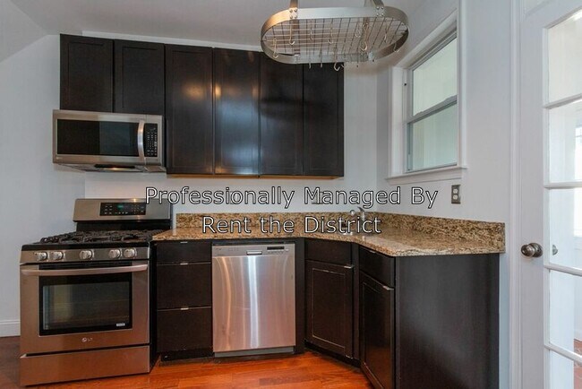 Photo - 829 Randolph St NW