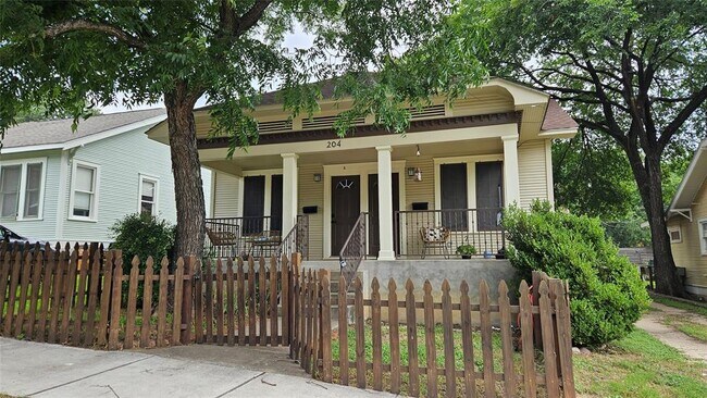 Building Photo - 204 E 34th St
