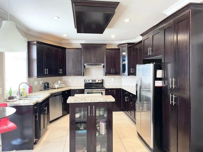 Photo - 14585-1459A 59A Ave