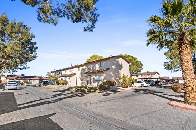 121 N Gateway Blvd