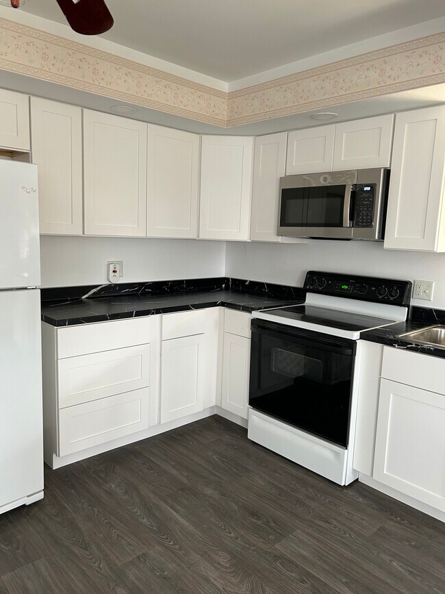 Kitchen - 4629 Cemetary Rd Unit 2