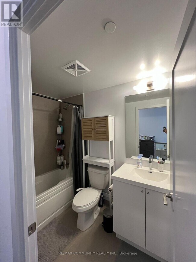 Photo - 2550 Simcoe St N Unité 2402