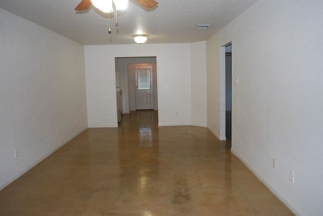 Photo - 911 LW Unit 911-B