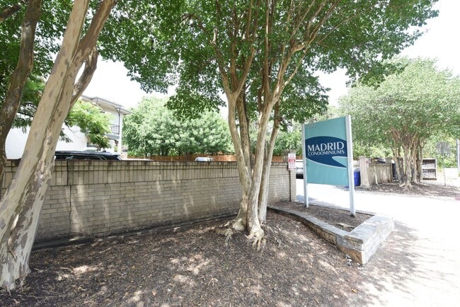 Photo - 2 bed room unit with Downtown Austin views!