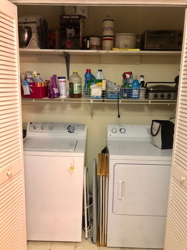 Photo - Cute cottage next to campus!