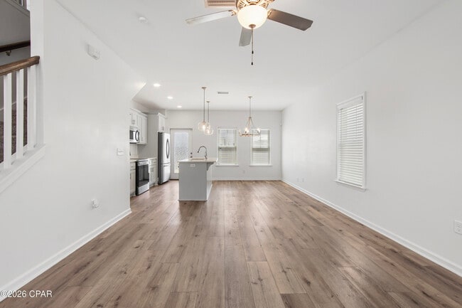 Photo - 413 Raven Ln