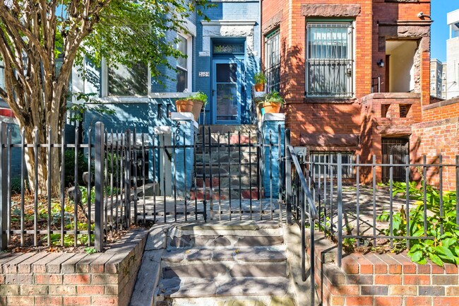 2604 Mozart Pl - 2604 Mozart Pl NW Unit 2