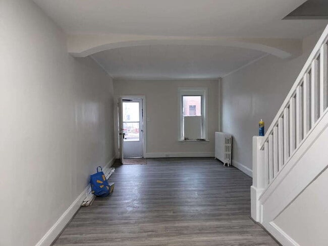 Photo - 547 Centre St