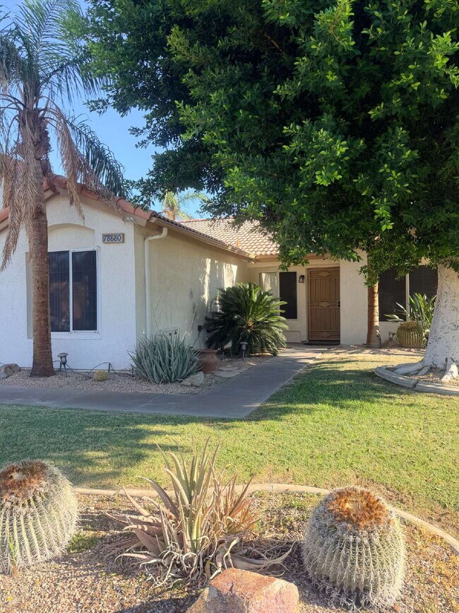 3-Bedroom Home, Large backyard
Pet friendly!