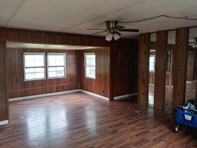 Building Photo - 31 Coach Dr Rental