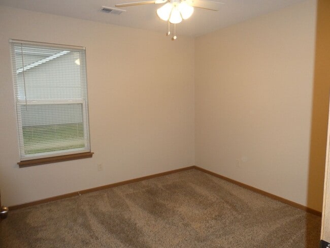 Building Photo - 3 bd 2 bath - Grain Valley