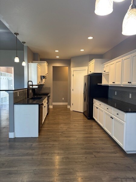 Building Photo - 904 E Ave F Rental