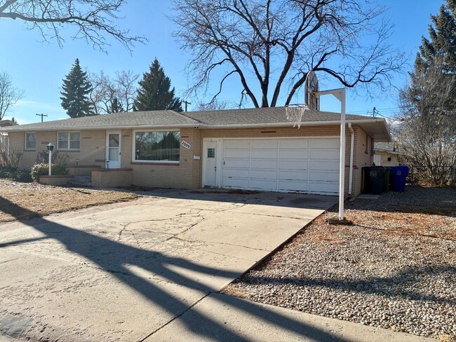 Building Photo - 5 bed 2 bath ranch with finished basement in Loveland