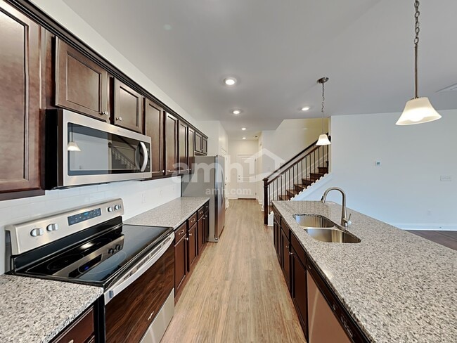 Photo - 1364 Lomond Dr