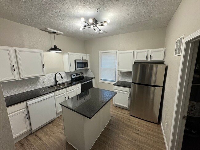 $1295- 2 bed 2 bath with upstairs bonus ro... - $1295- 2 bed 2 bath with upstairs bonus ro... Casa