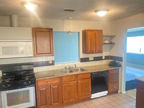 Photo - 1715 Meadow Green Dr