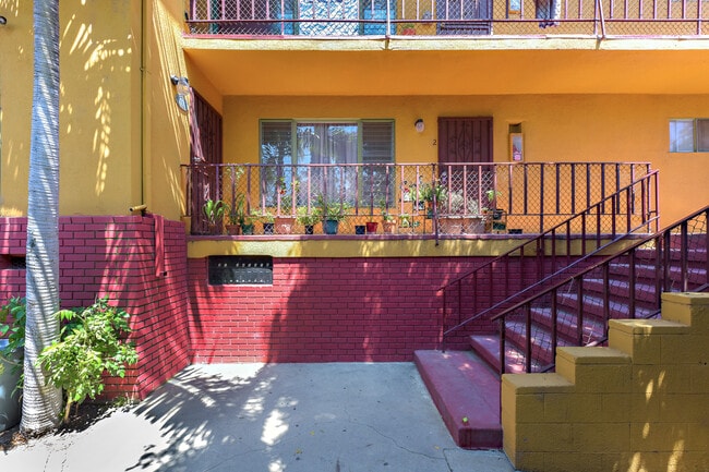 Photo - 4052 Chevy Chase Dr Unidad 7