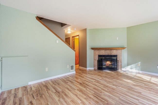 Photo - 7794 Skansie Ave