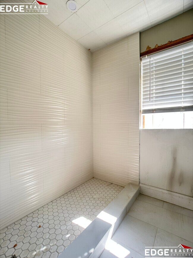 Building Photo - 6 Portina Rd Unit 3 Rental