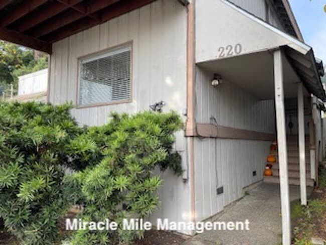 Building Photo - almonte Unit LOWER