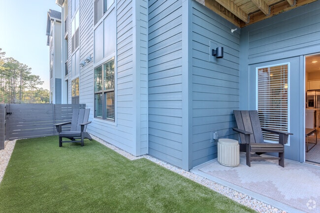 2BR, 2BA - 1,064SF - Fenced Back Yard - Evolve Holly Ridge