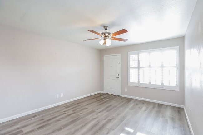 Photo - 8402 S 15th Way