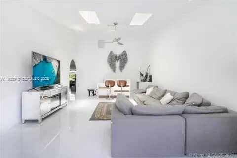 Photo - 270 SE 7th St