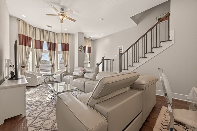 Building Photo - 2020 McGowen St Unit O