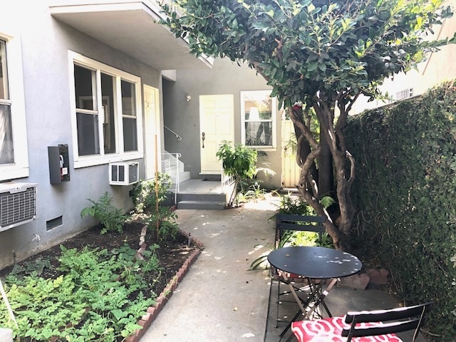 Photo - 1320 N Martel Ave Unidad 6