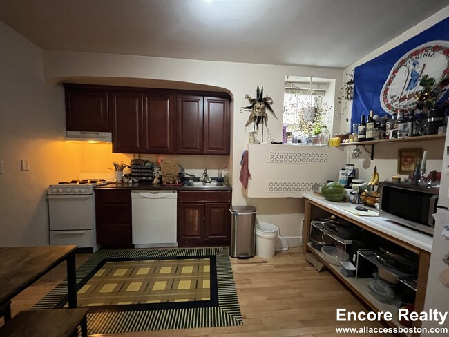 Photo - 1555 Beacon St Unit 1