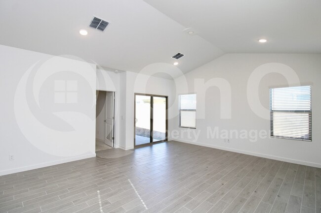 Photo - 7869 N 80th Ave